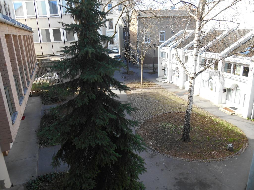 Appartement Akos Apartman à Eger Extérieur photo